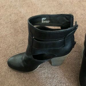 Rampage size 8 boots preowned in good condition.